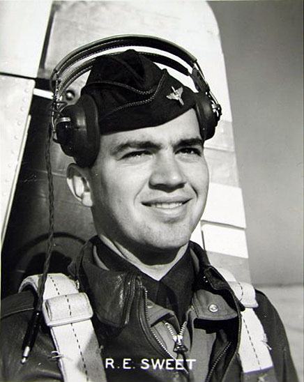 Captain Robert E. Sweet,&nbsp;Distinguished Flying Cross recipient